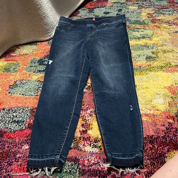 Women’s Spanx pull on distressed jeans - Picture 3 of 4